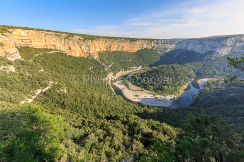 IMG_1210446_Ardèche (07) saint remèze réserve naturelle des gorges de l'ardèche cirque de la madeleine balcon (falaise) des templiers la rivière ardèche