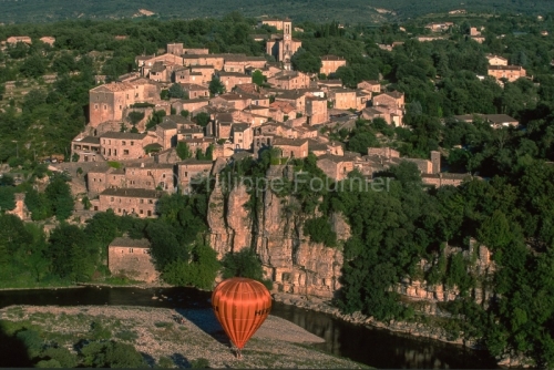 078890_MONTGOLFIERE A BALAZUC ARDECHE 07