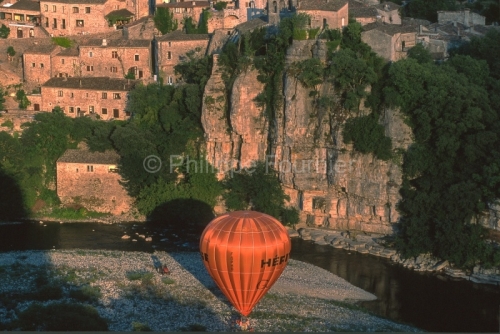 078900_MONTGOLFIERE A BALAZUC ARDECHE 07