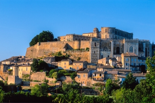 IMG_262058_drôme (26)  grignan plus beaux villages de france vu