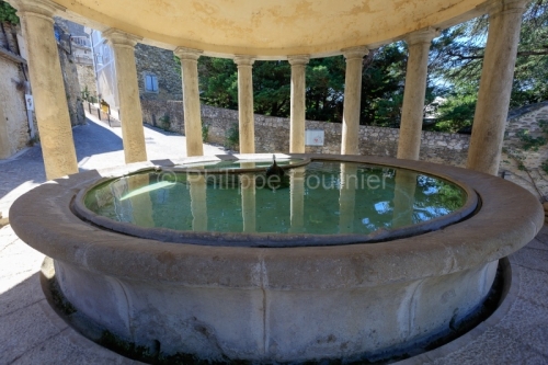 IMG_18071234_drome (26)  grignan lavoir style néoclassique.