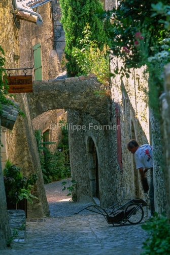 IMG_263236_drome (26)  mirmande village botanique habitat tradit