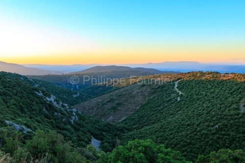 IMG_18072129_VAUCLUSE (84)  BONNIEUX PAYSAGE MASSIF DU LUBERON,S