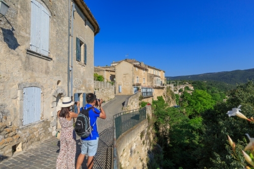 IMG_18068995_VAUCLUSE (84)  MéNERBES UN COUPLE PHOTOGRAPHIE LE