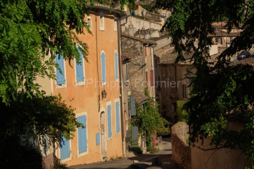 IMG_18069029_VAUCLUSE (84)  MéNERBES VILLAGE PERCHé FAçADE DE