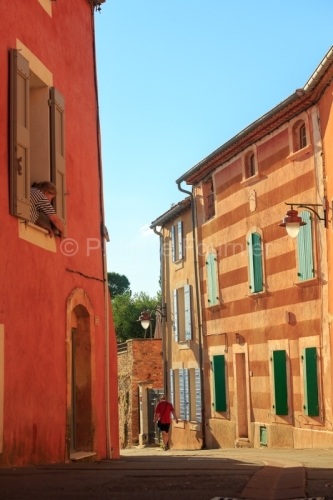 IMG_18072015_VAUCLUSE (84)  ROUSSILLON FAçADE DE MAISON DE VILL