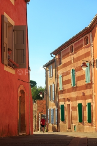 IMG_18072016_VAUCLUSE (84)  ROUSSILLON FAçADE DE MAISON DE VILL