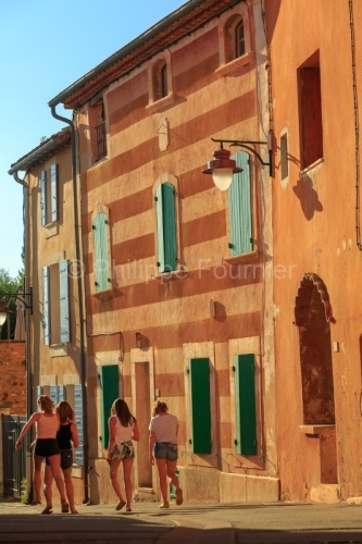 IMG_18072021_VAUCLUSE (84)  ROUSSILLON FAçADE DE MAISON DE VILL
