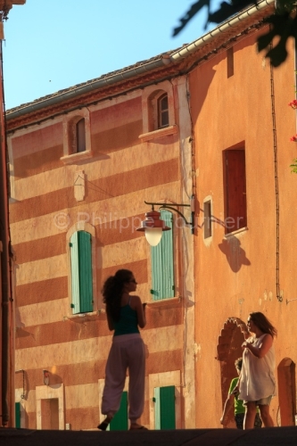 IMG_18072029_VAUCLUSE (84)  ROUSSILLON FAçADE DE MAISON DE VILL