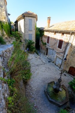 IMG_1907092707_Vaucluse (84)  Crestet Villages perchés fontaine