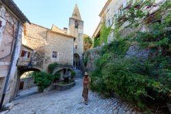 IMG_1907092752_Vaucluse (84)  Crestet Villages perchés fontaine