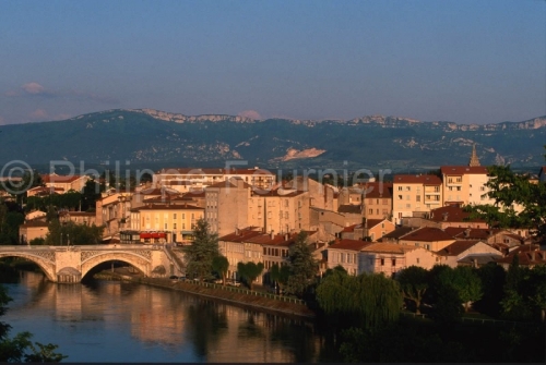 IMG_261741_drome (26)  bourg de peage vue du bourg la rivière i