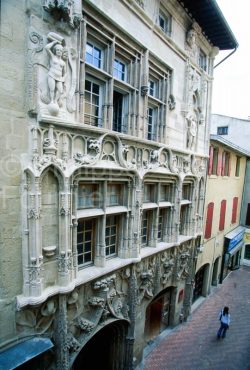 IMG_261041_DROME (26)  VALENCE FAçADE DE LA MAISON DES TêTES ,