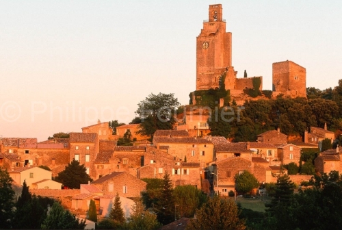 IMG_262632_DROME (26)  CHAMARET LE VILLAGE AU PIED DES VESTIGES