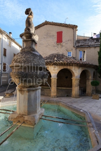 IMG_14066423_DROME (26)  MOLLANS SUR OUVEZE LE LAVOIR ET LA FONT
