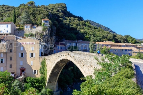 IMG_16075394_drome (26)  nyons adolescent à velo le pont roman