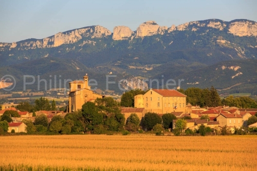 IMG_1908261570_DRôME (26)  ALIXAN VILLAGE CIRCULAIRE CHAMP DE M