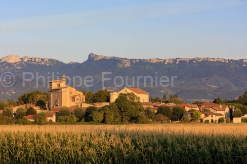 IMG_1908261586_DRôME (26)  ALIXAN VILLAGE CIRCULAIRE CONTREFORT