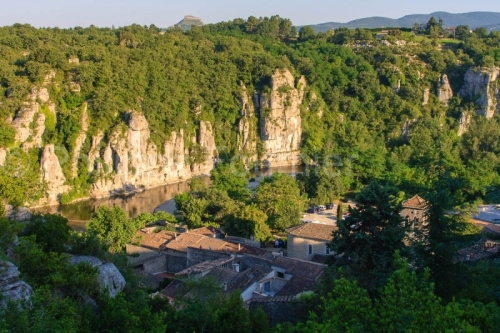 IMG_51918_ARDECHE (07)  LABEAUME VILLAGE DE CARACTERE LE VILLAGE