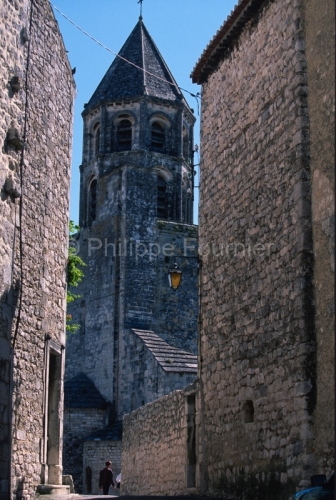 IMG_261061_DROME LA GARDE ADHEMAR VUE CHAPELLE SAINT DENIS XII