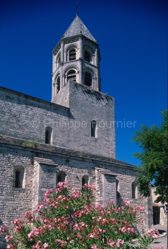 IMG_261392_DROME LA GARDE ADHEMAR CHAPELLE SAINT DENIS ROMAN PRO
