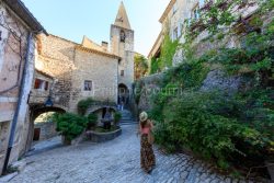 IMG_1907092750_Vaucluse (84)  Crestet Villages perchés fontaine