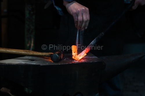 IMG_44722_PUY DE DOME (63) THIERS SAVOIR FAIRE HENRI VIALLON MEI