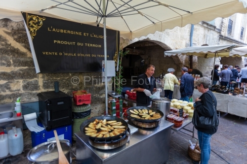 IMG_18055067_GARD (30)  UZES JOUR DE MARCHE PLACE AUX HERBES SPE