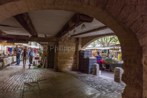 IMG_18054958_GARD (30)  UZES JOUR DE MARCHE PLACE AUX HERBES PAS