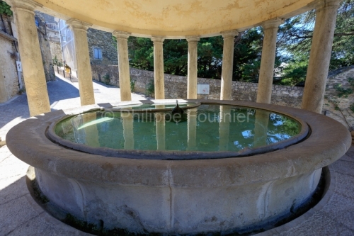 IMG_18071234_drome (26)  grignan lavoir style néoclassique.