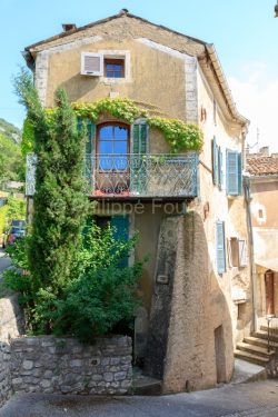 IMG_18071760_VAUCLUSE (84)  MONIEUX FAçADE DE MAISON DE VILLAGE