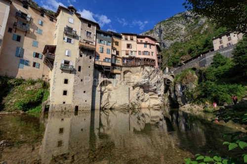 IMG_18072867_ISERE (38)  PONT EN ROYANS LE VILLAGE MAISONS SUSPE