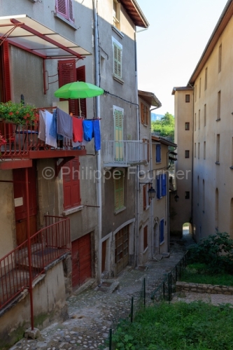 IMG_18072892_ISERE (38)  PONT EN ROYANS LE VILLAGE PARASOL SUR U