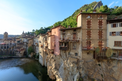 IMG_18072982_ISERE (38)  PONT EN ROYANS LE VILLAGE MAISONS SUSPE