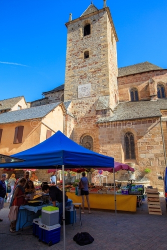IMG_19076718_LOZèRE (48) LA CANOURGUE JOUR DE MARCHé PLACE SAINT MARTIN CLOCHER DE LA COLLéGIALE SAINT MARTIN