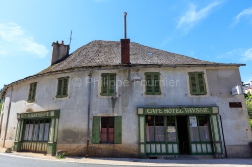 IMG_19076741_Aveyron (12) Saint Laurent d'Olt façade du café h