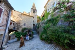 IMG_1907092746_Vaucluse (84)  Crestet Villages perchés fontaine