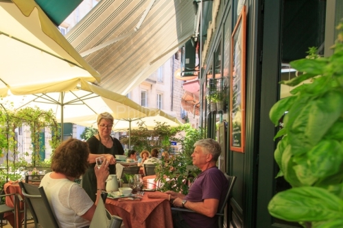 IMG_17063972_Ardeche (07) Aubenas Terrasse Restaurant le salon d