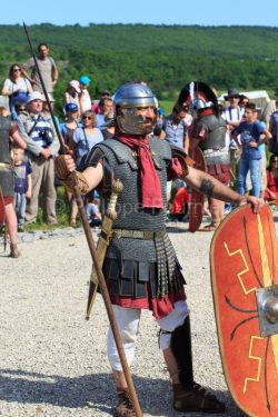 IMG_16053466_ARDECHE (07) ALBA LA ROMAINE LEGIONNAIRE ROMAIN NUI