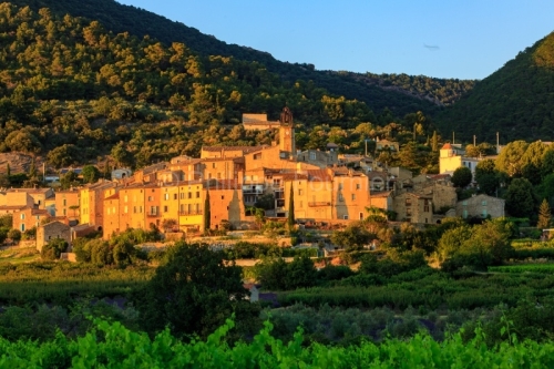 IMG_16075515_DROME (26) VENTEROL SOLEIL COUCHANT SUR LE VILLAGE