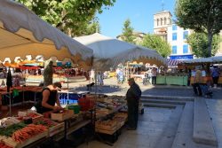 IMG_16076091_DROME (26) VALENCE JOUR DE MARCHE PLACE DES ORMEAUX