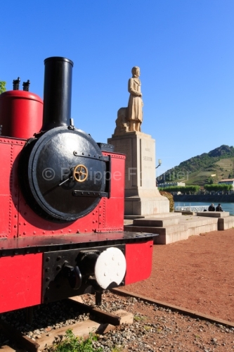 IMG_15045795_ARDECHE (07) TOURNON SUR RHONE LOCOMOTIVE ET STATUE