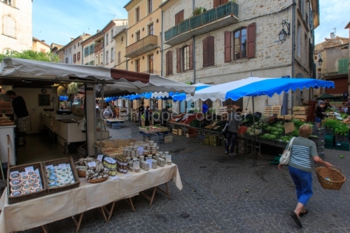 IMG_14064073_ARDECHE (07) LES VANS JOUR DE MARCHé SUR LA PLACE