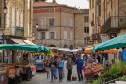 IMG_14064122_ARDECHE (07) LES VANS JOUR DE MARCHé SUR LA PLACE
