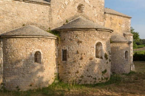 IMG_14065221_ARDECHE (07) LARNAS CHEVET ET ABSIDE DE L'éGLISE R