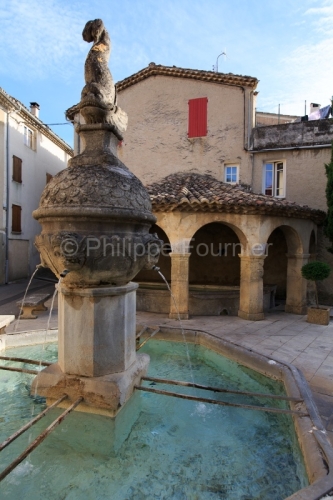 IMG_14066424_DROME (26) MOLLANS SUR OUVEZE LE LAVOIR ET LA FONTA