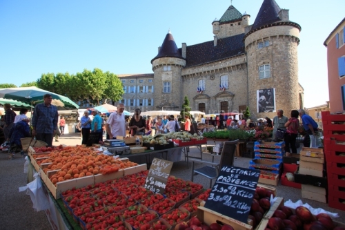 IMG_1307121_Ardèche (07) Aubenas Jour de Marché place du chât