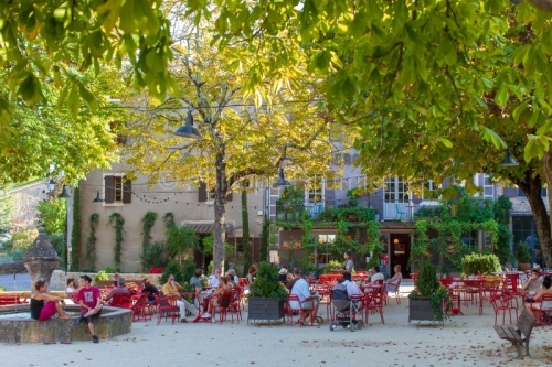 IMG_220811008_ARDECHE (07) BANNE VILLAGE DE CARACTERE TERRASSE E
