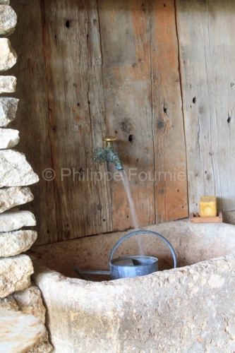 IMG_892117_LAVOIR LA MAISON DE PEGUY GORDES LUBERON VAUCLUSE 84