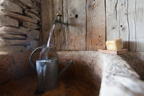 IMG_892133_LAVOIR LA MAISON DE PEGUY GORDES LUBERON VAUCLUSE 84